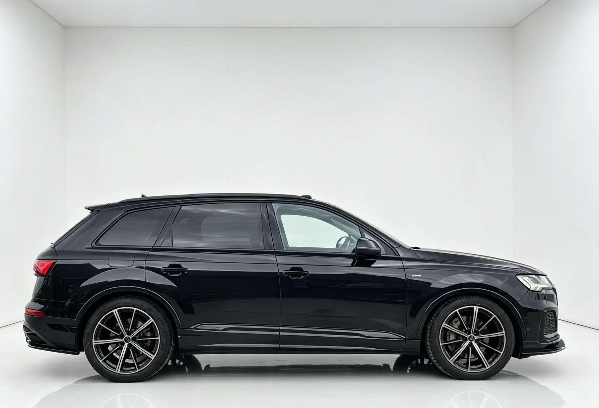 Audi Q7 view 11