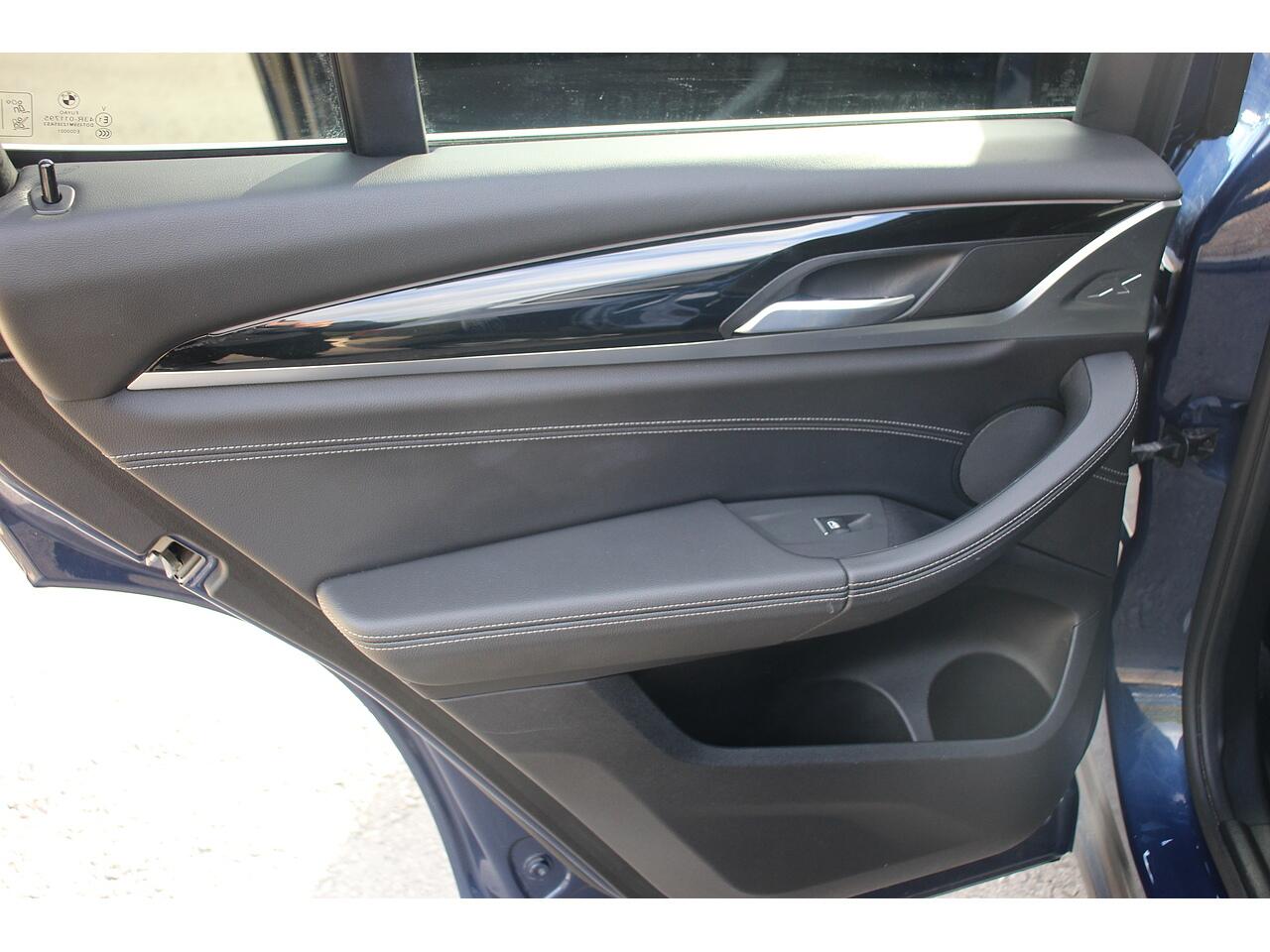 BMW X3 view 32