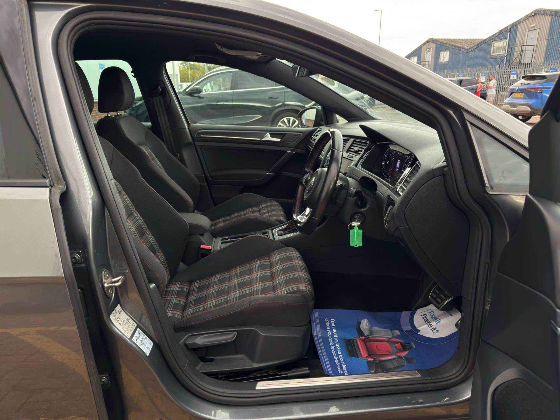 Volkswagen Golf view 24