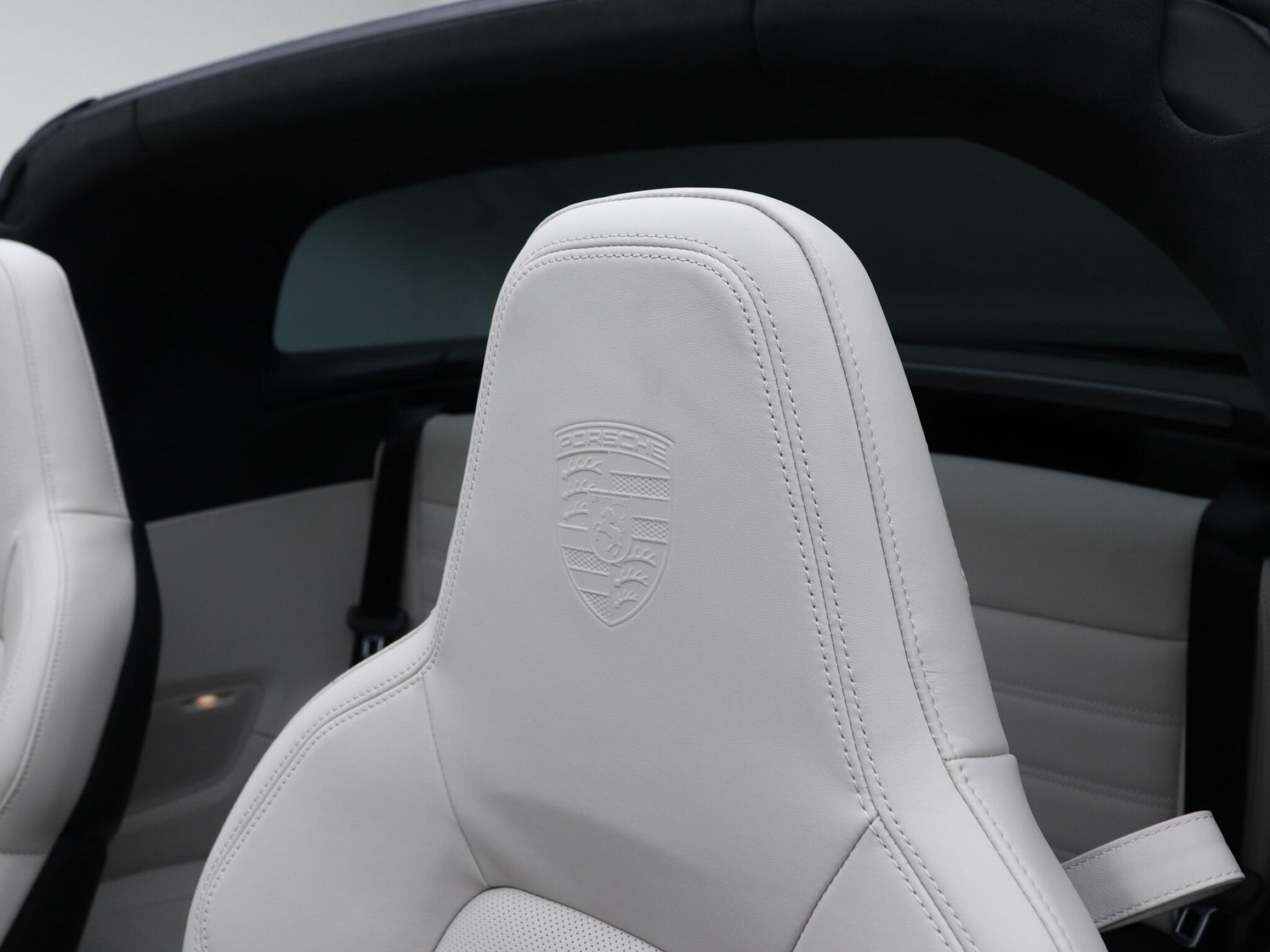 Porsche 911 view 15