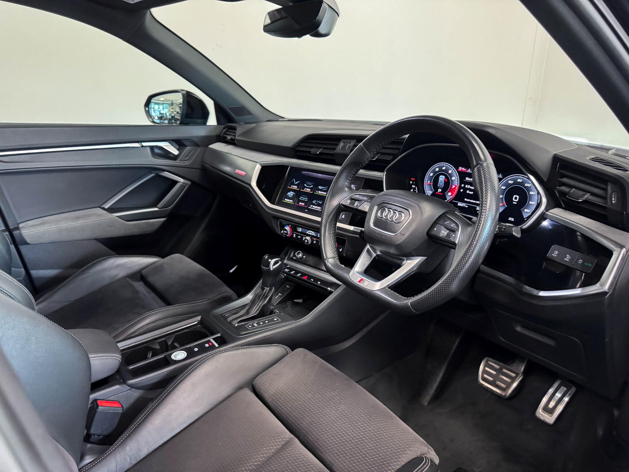 Audi Q3 view 35