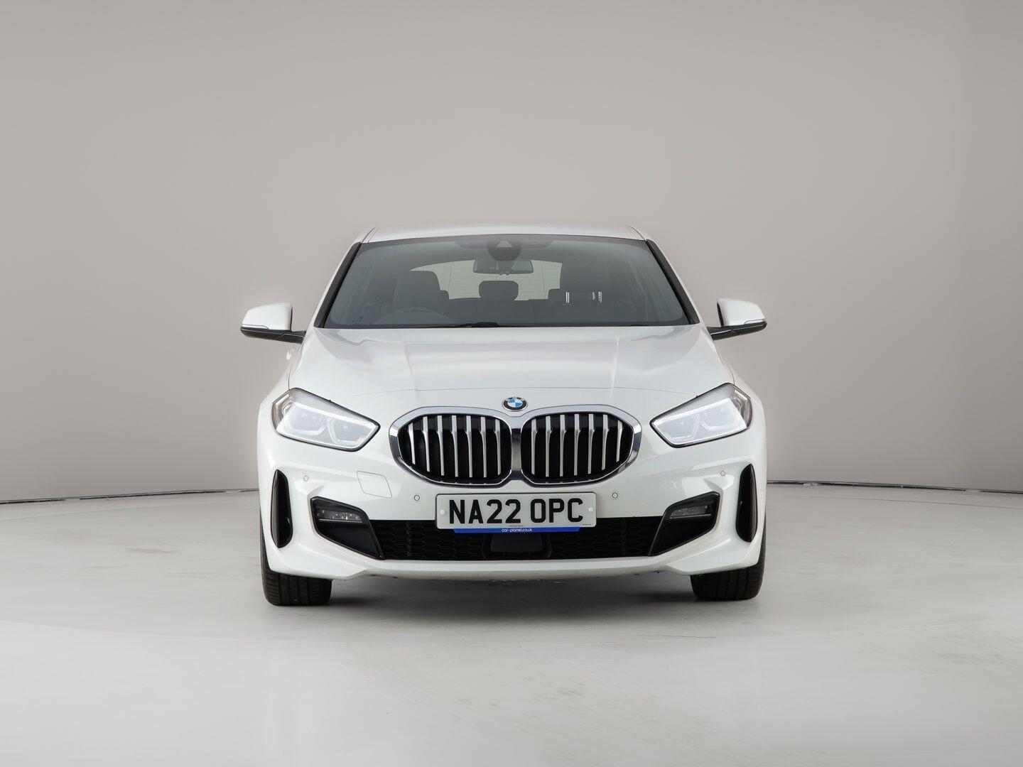 BMW 1 Series view 5