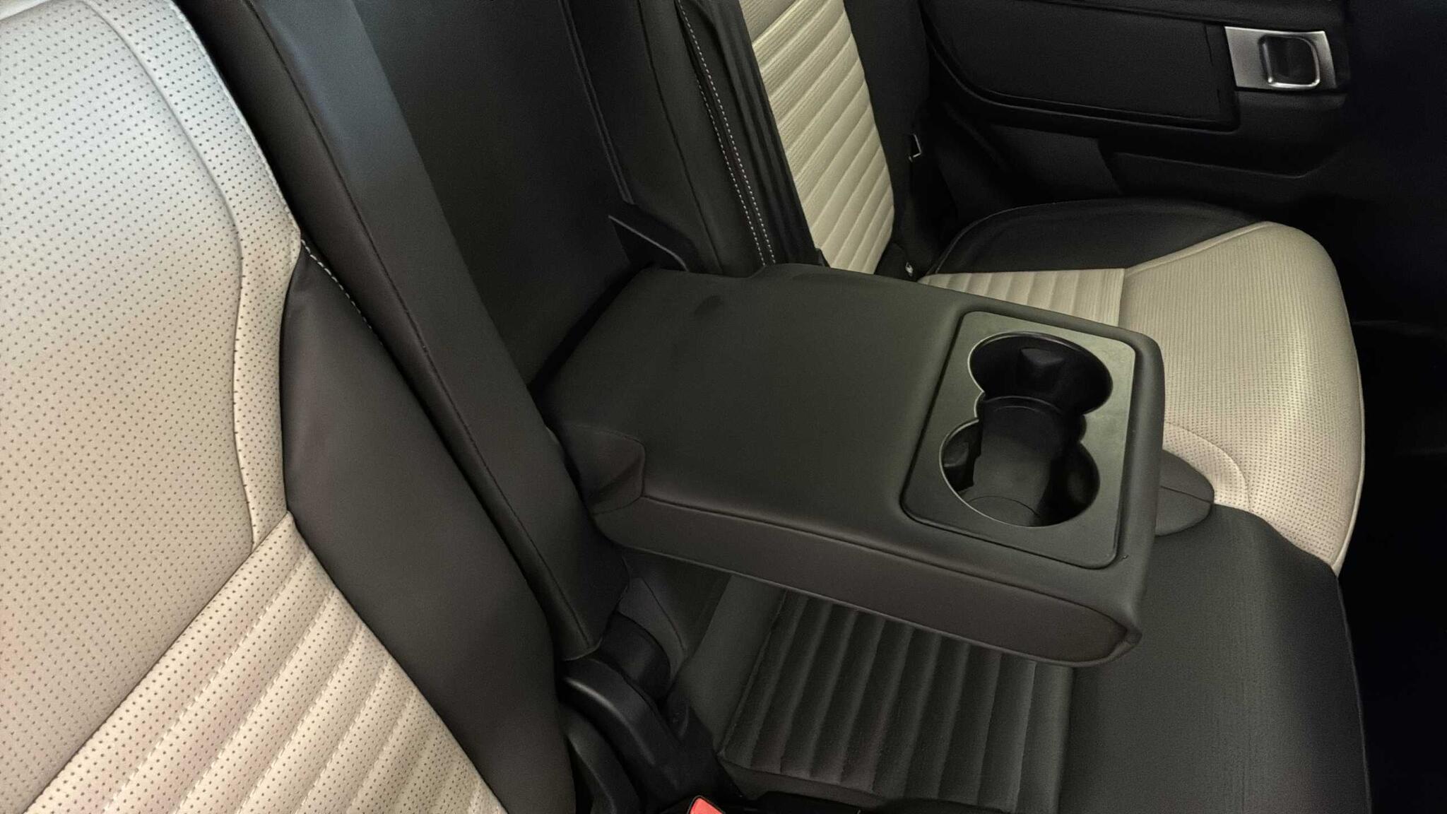 Land Rover Discovery view 31