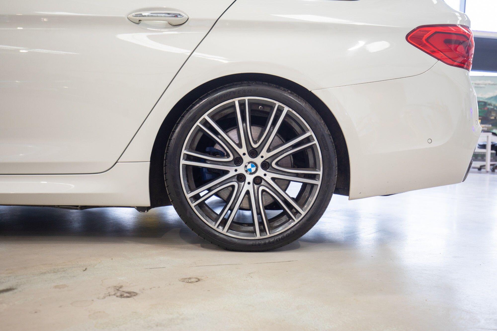BMW 5 Series view 7