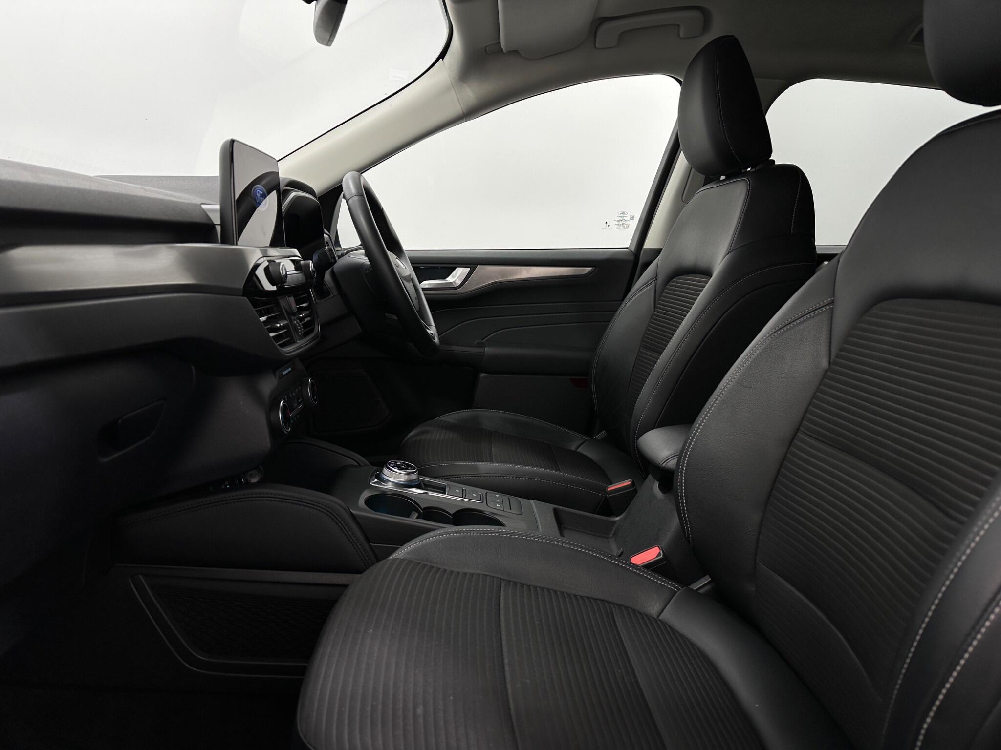 Ford Kuga view 34