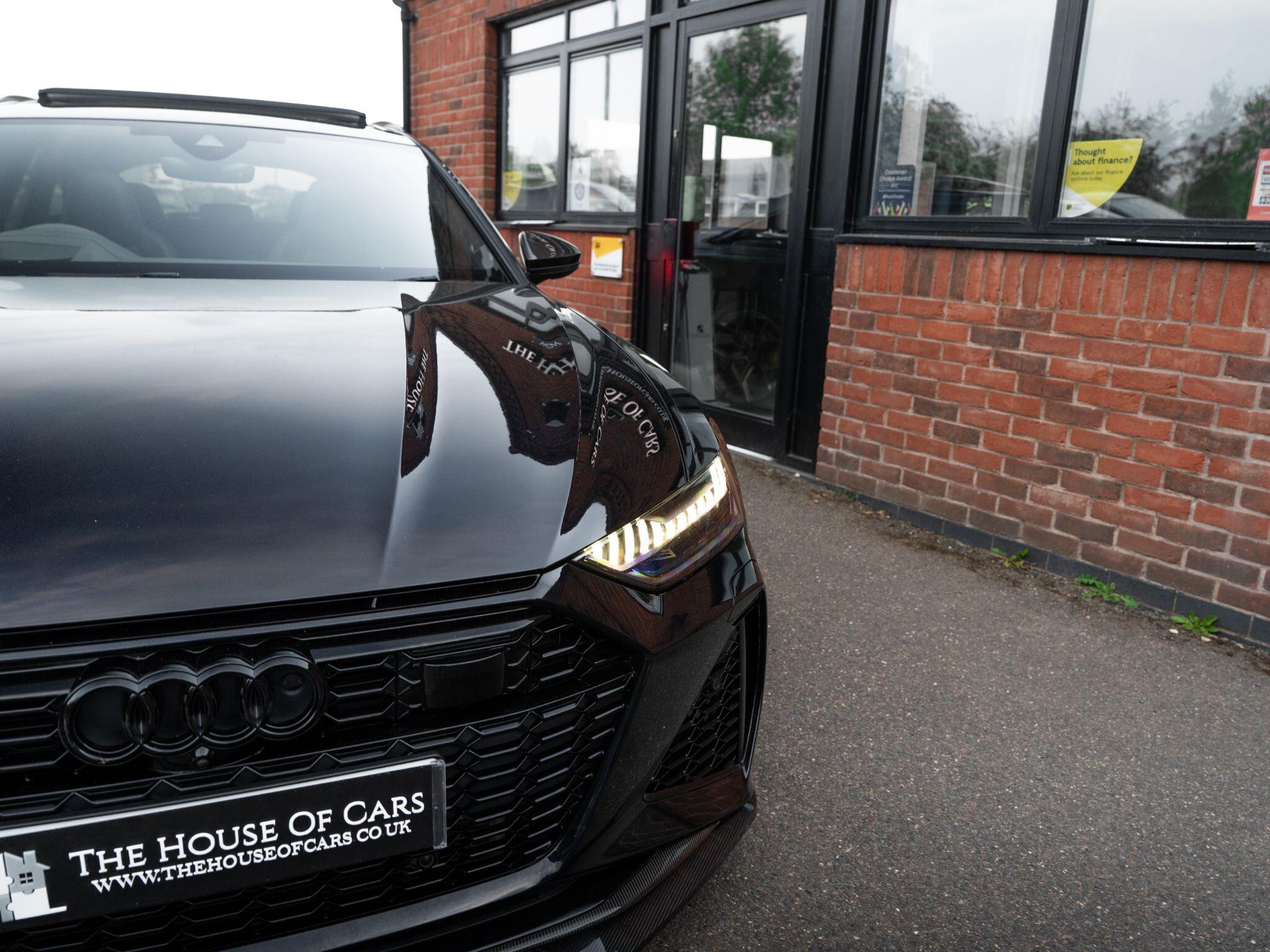 Audi RS6 Avant view 14