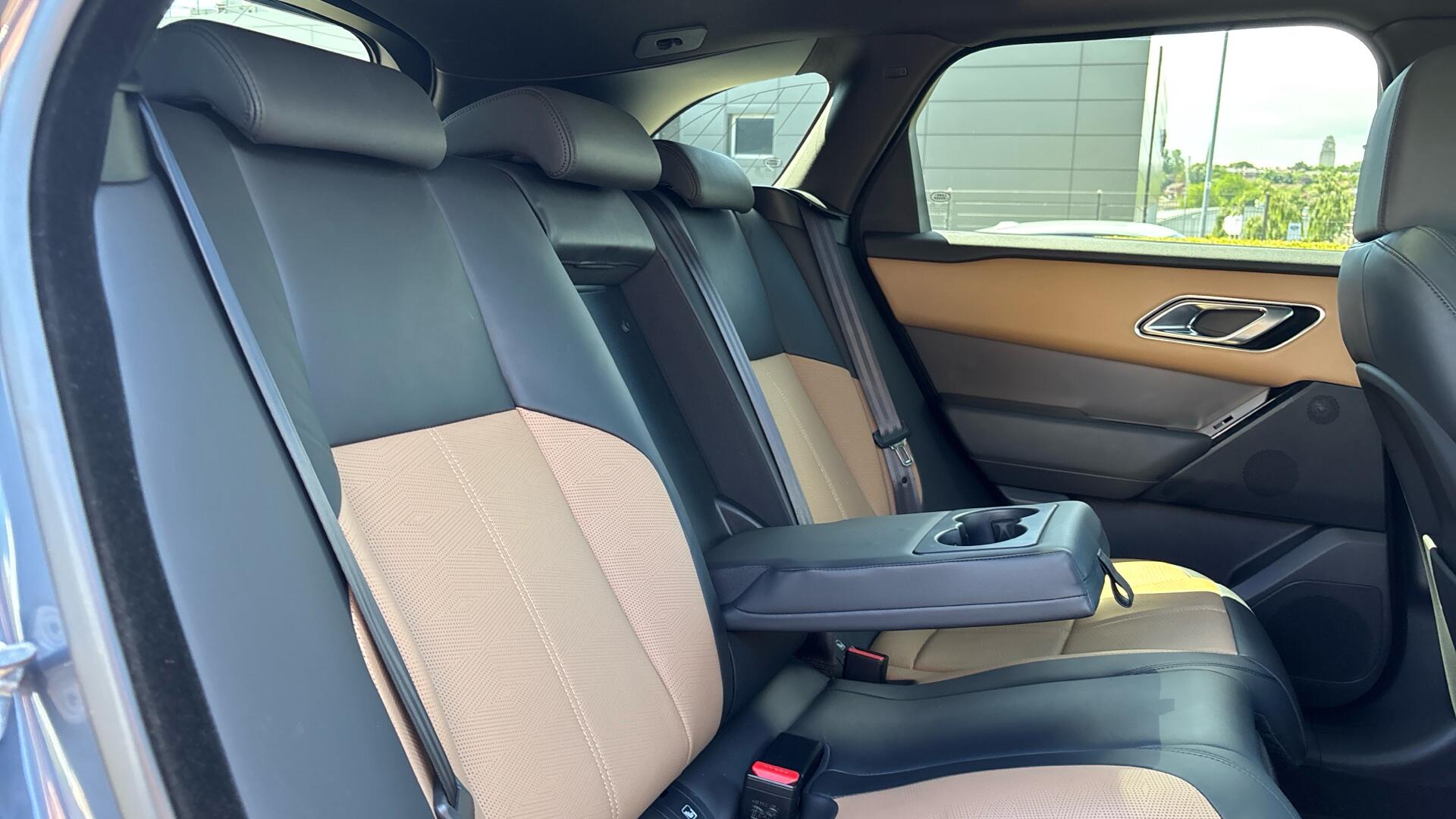Land Rover Range Rover Velar view 41