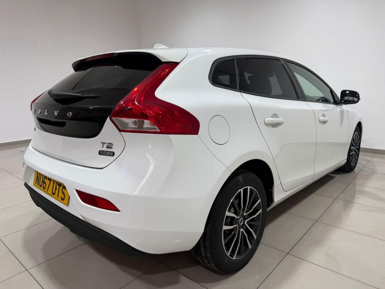 Volvo V40 view 11