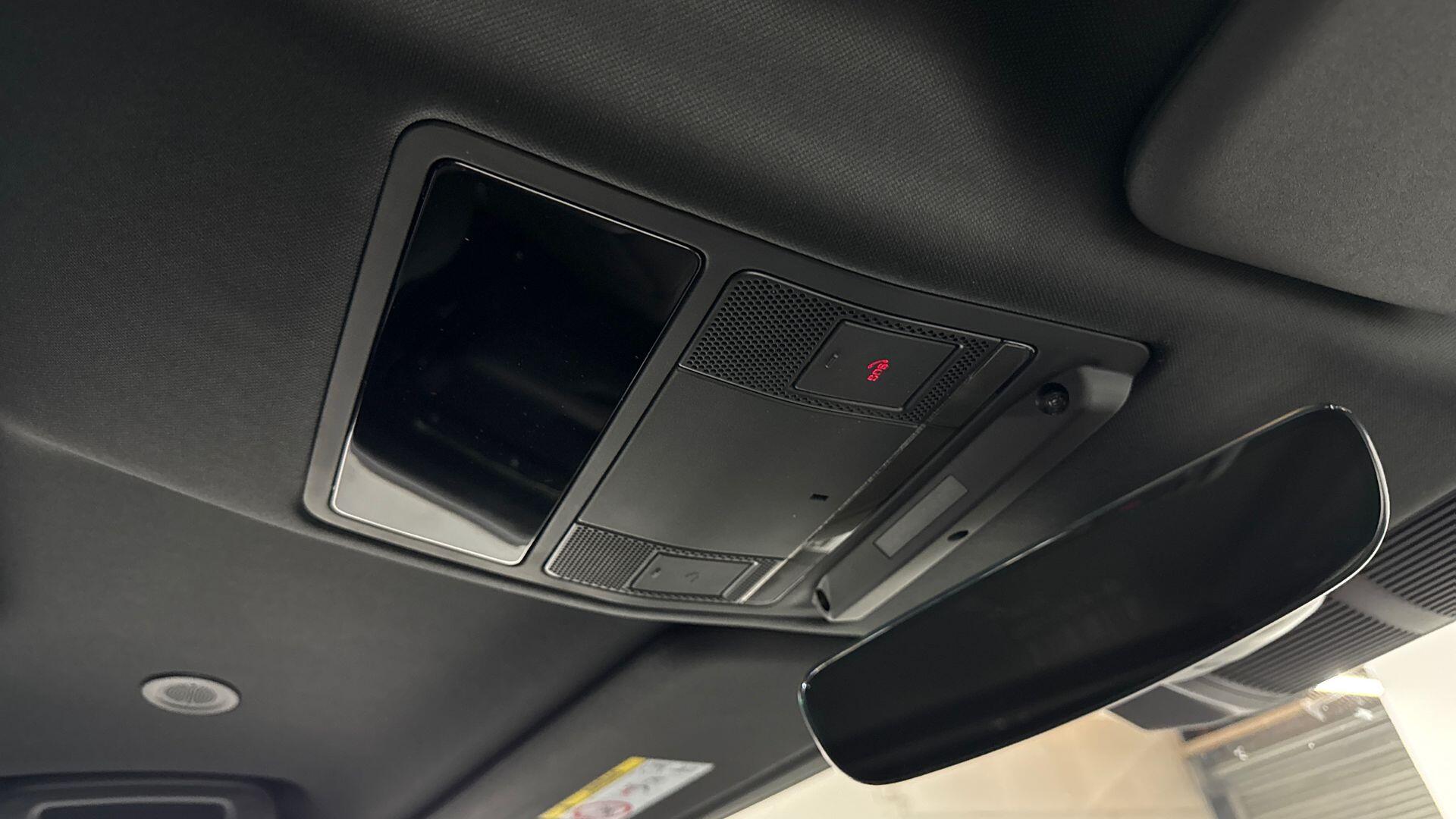 Land Rover Defender view 23