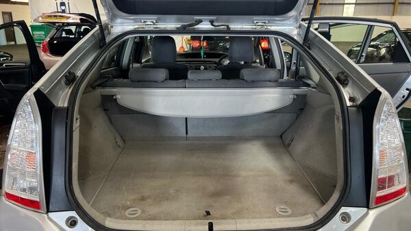 Toyota Prius view 6