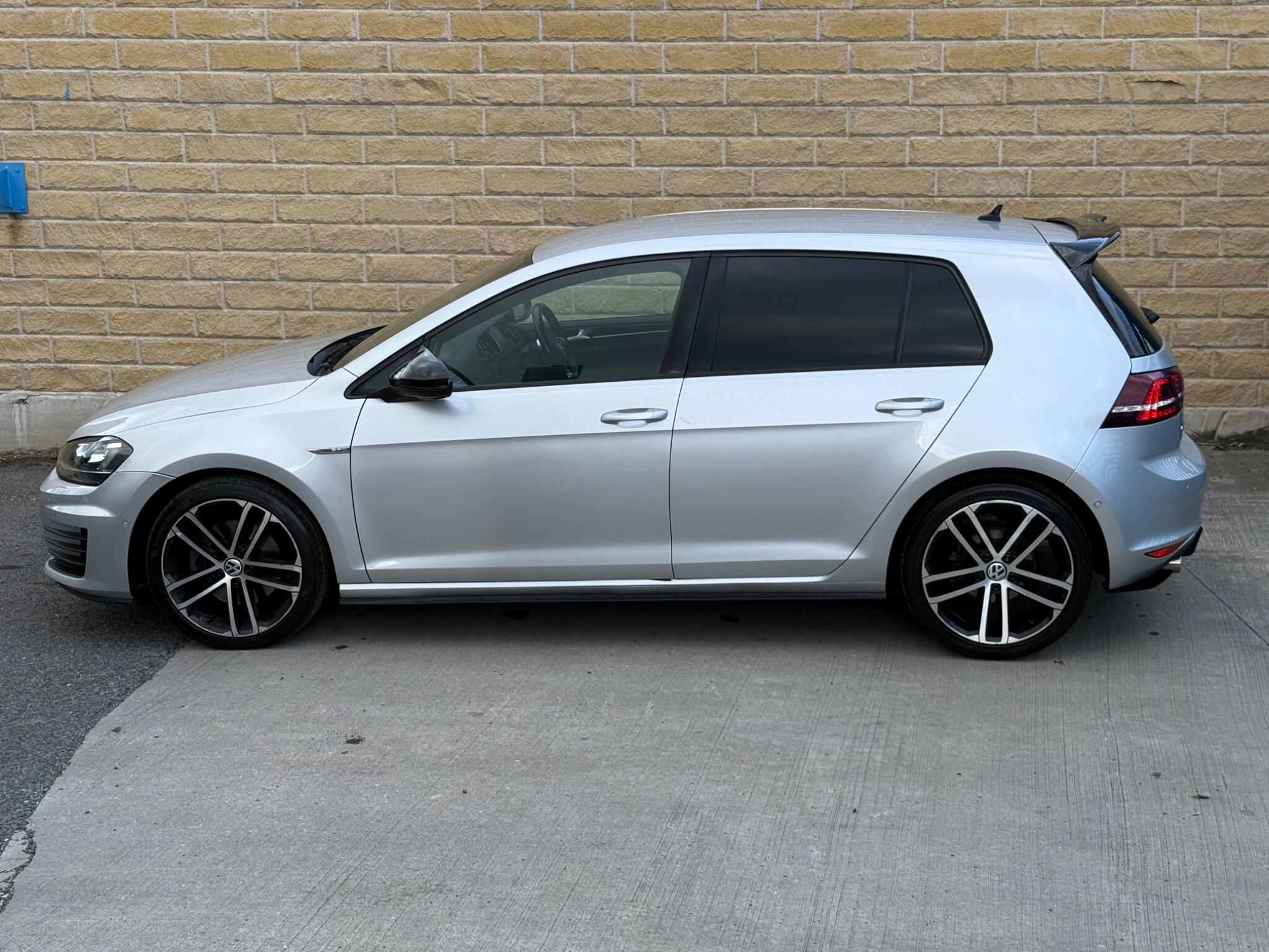 Volkswagen Golf view 2
