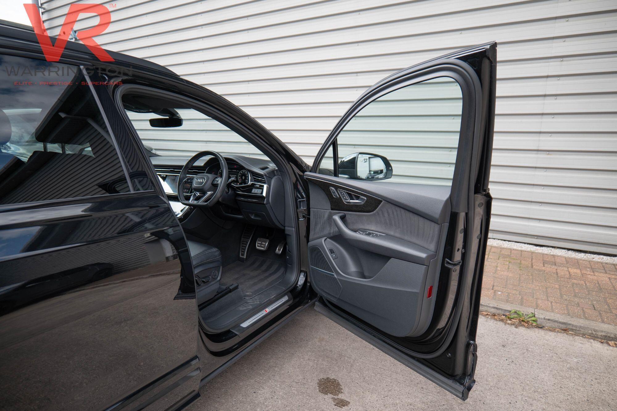 Audi Q7 view 25