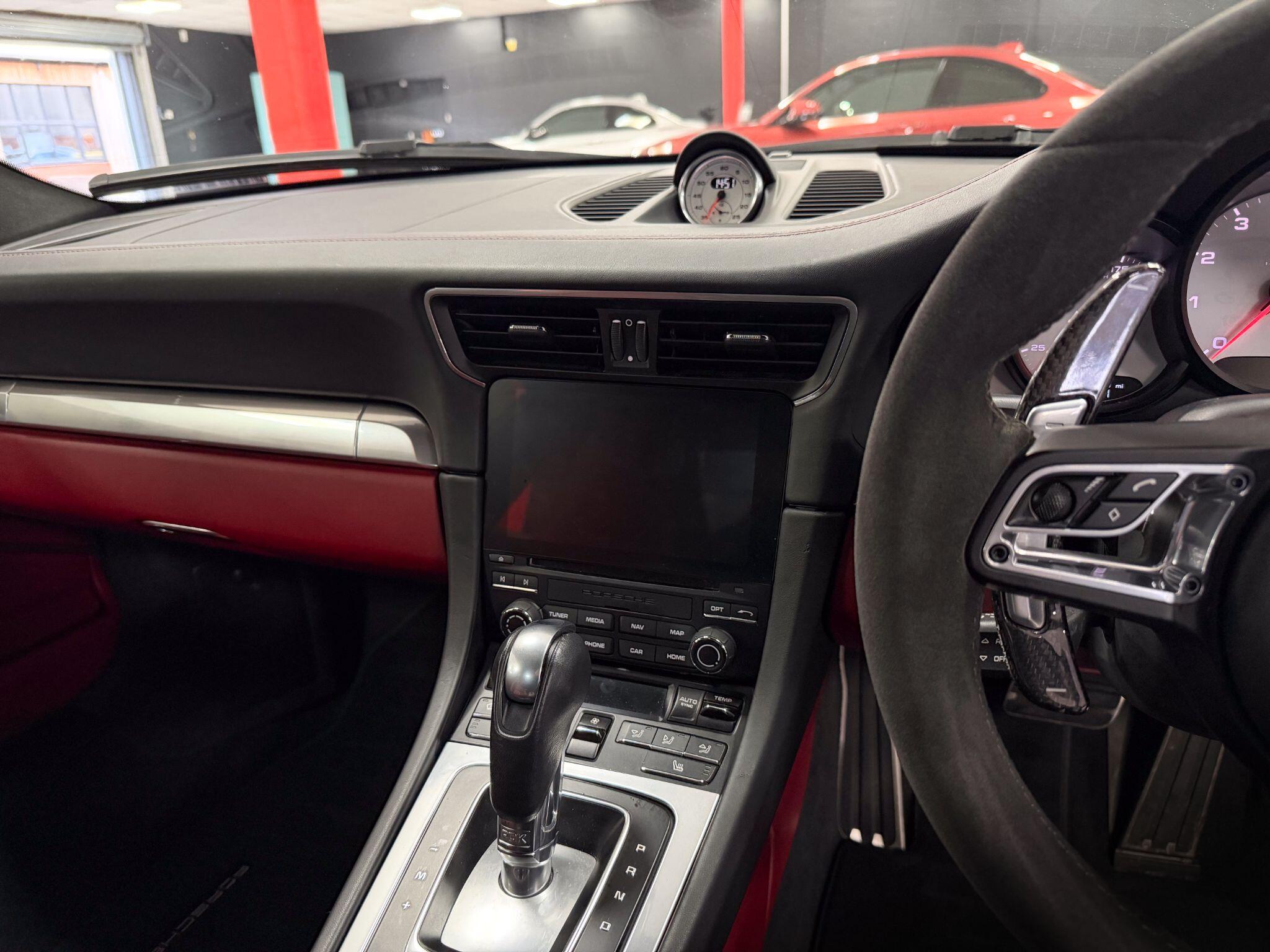 Porsche 911 view 30