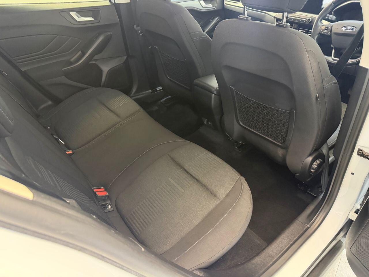 Ford Focus view 23