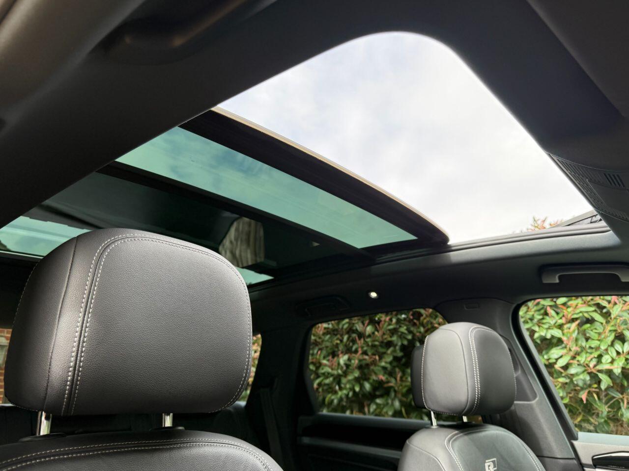 Volkswagen Touareg view 11