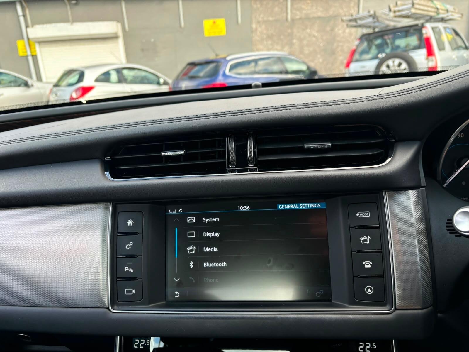 Jaguar XF view 9