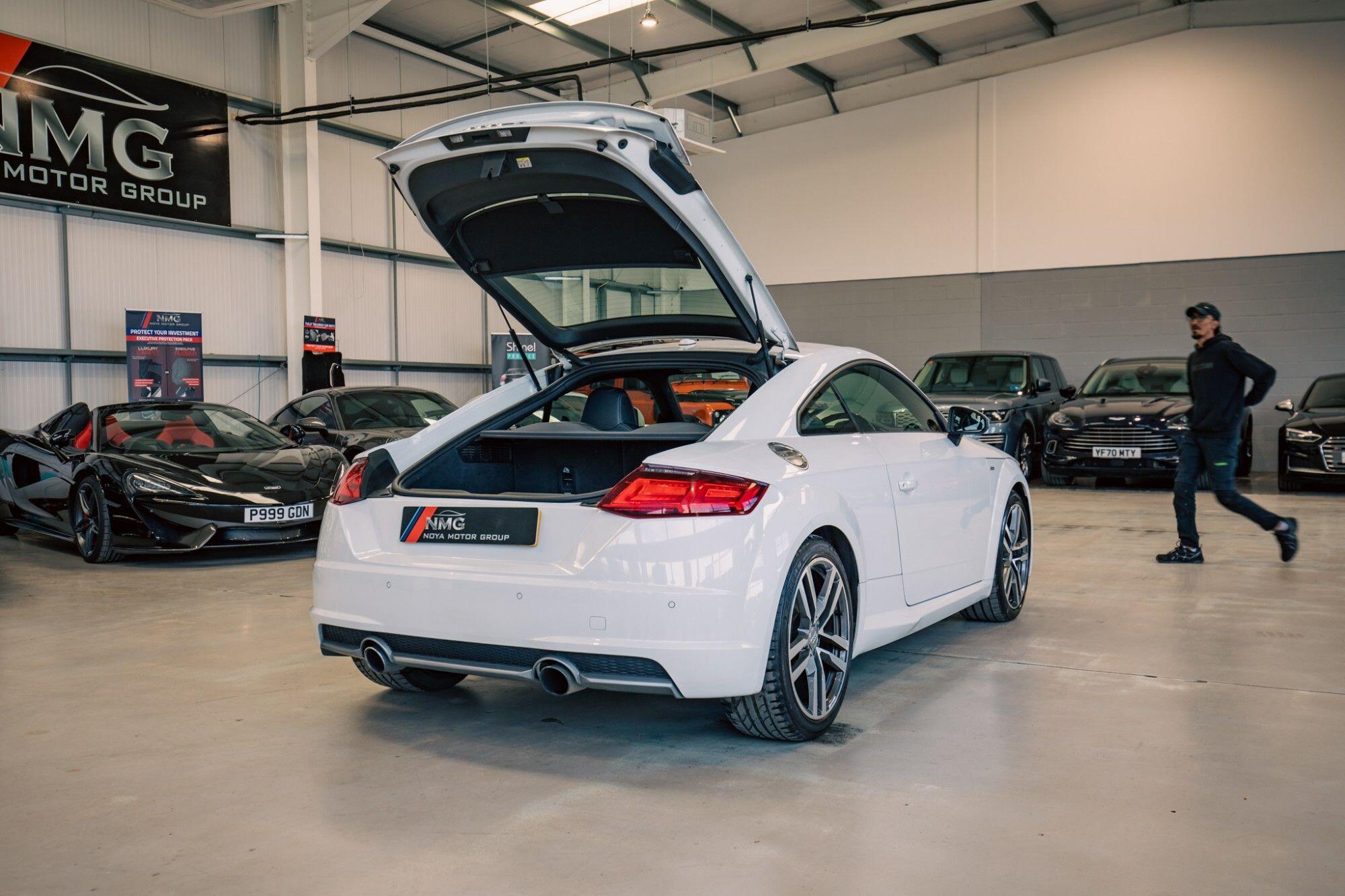 Audi TT view 32