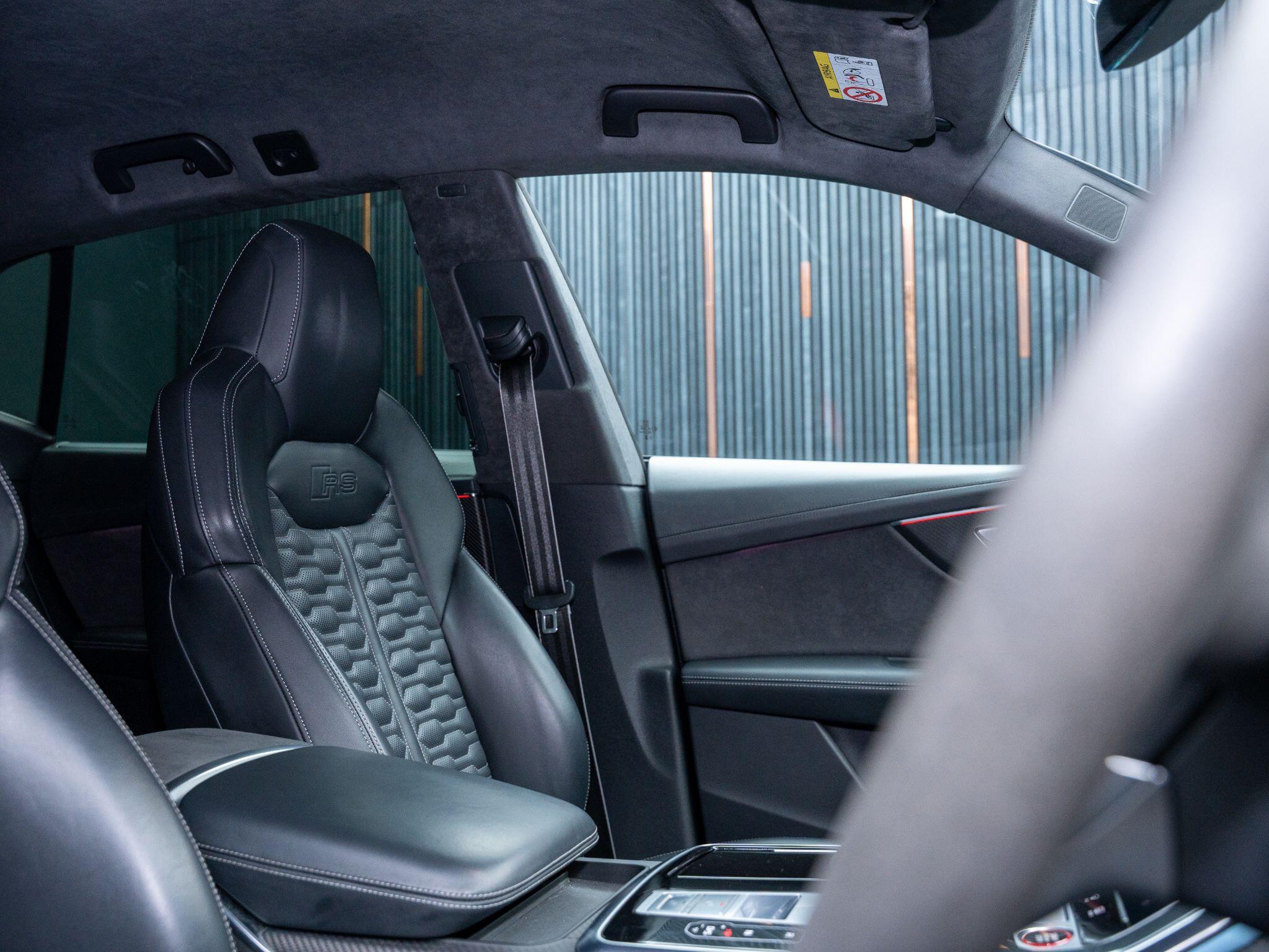Audi RS Q8 view 26