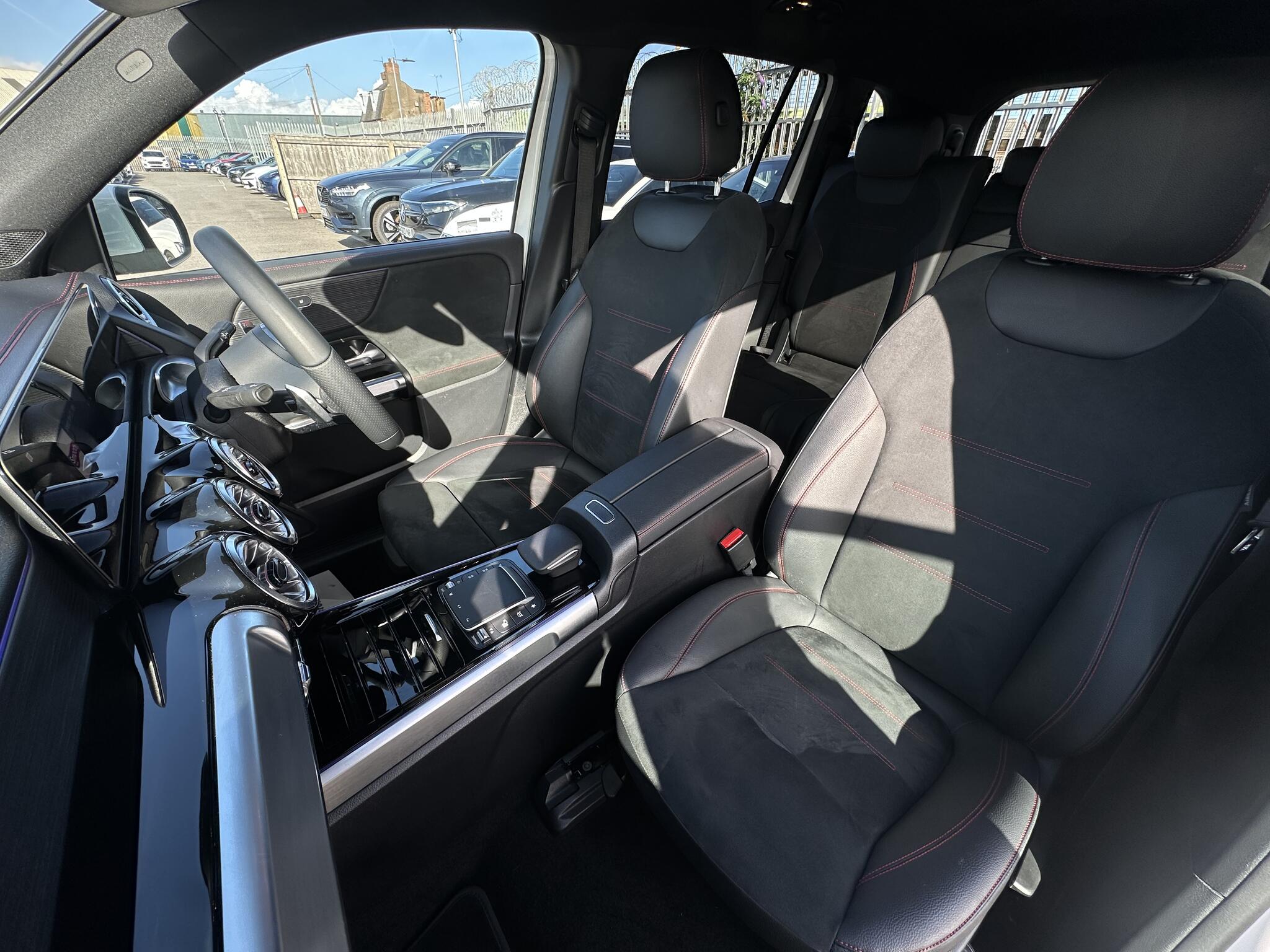 Mercedes-Benz EQB view 18