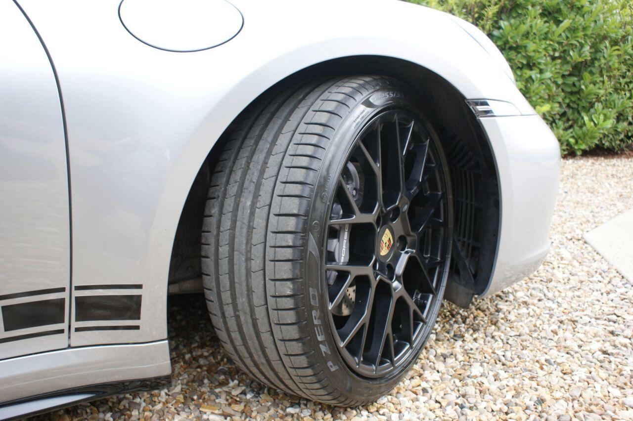 Porsche 911 view 15