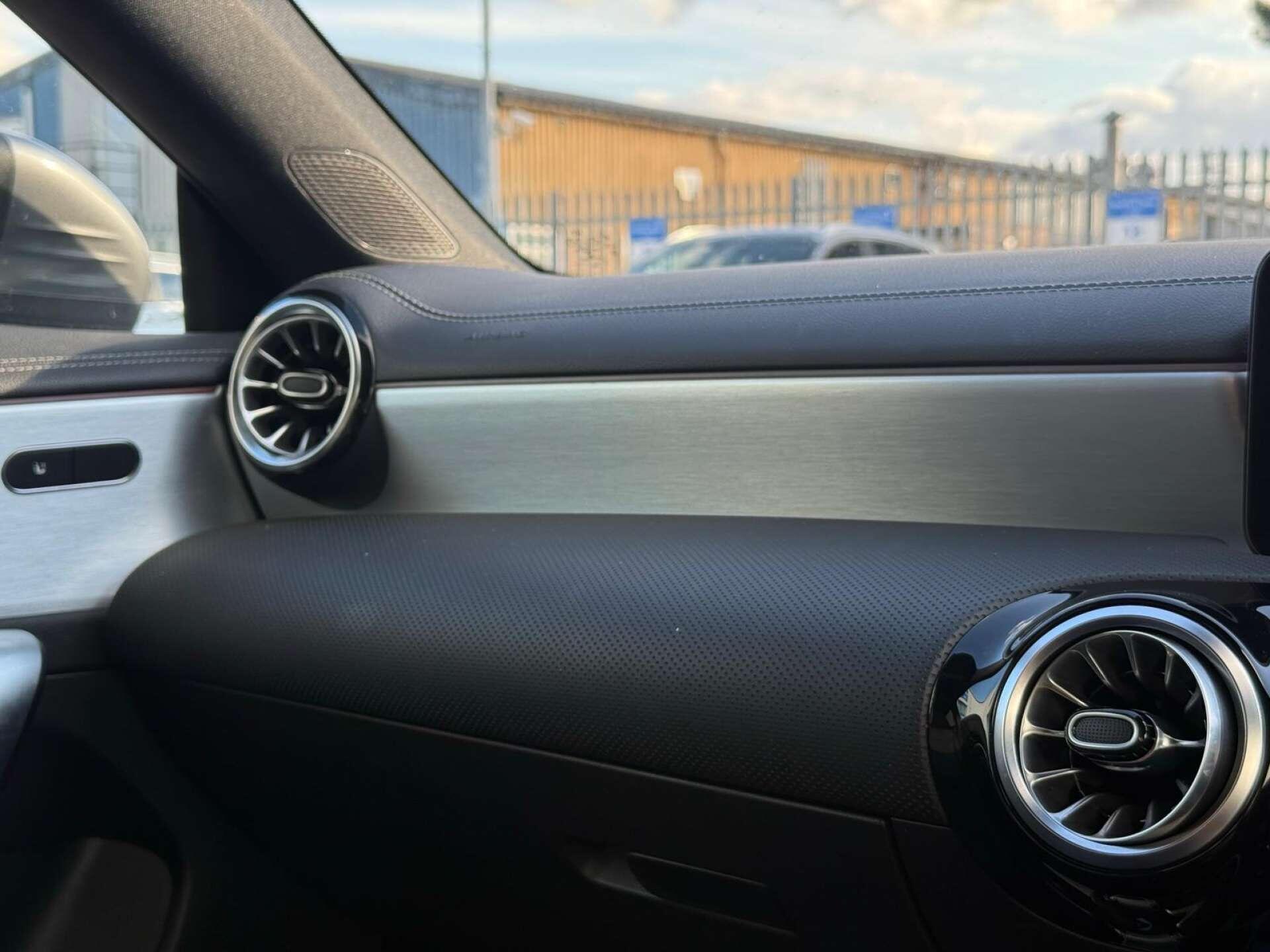 Mercedes-Benz Cla view 52