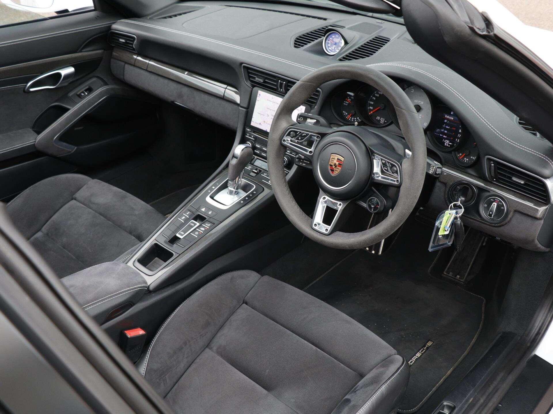 Porsche 911 view 10