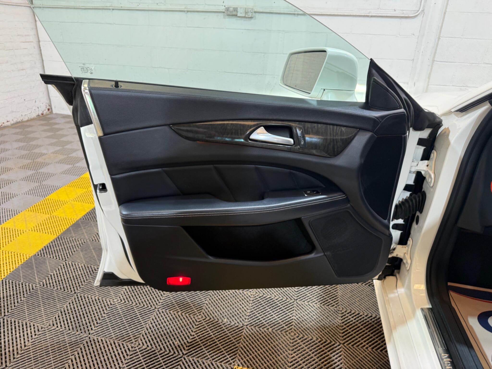 Mercedes-Benz CLS view 54