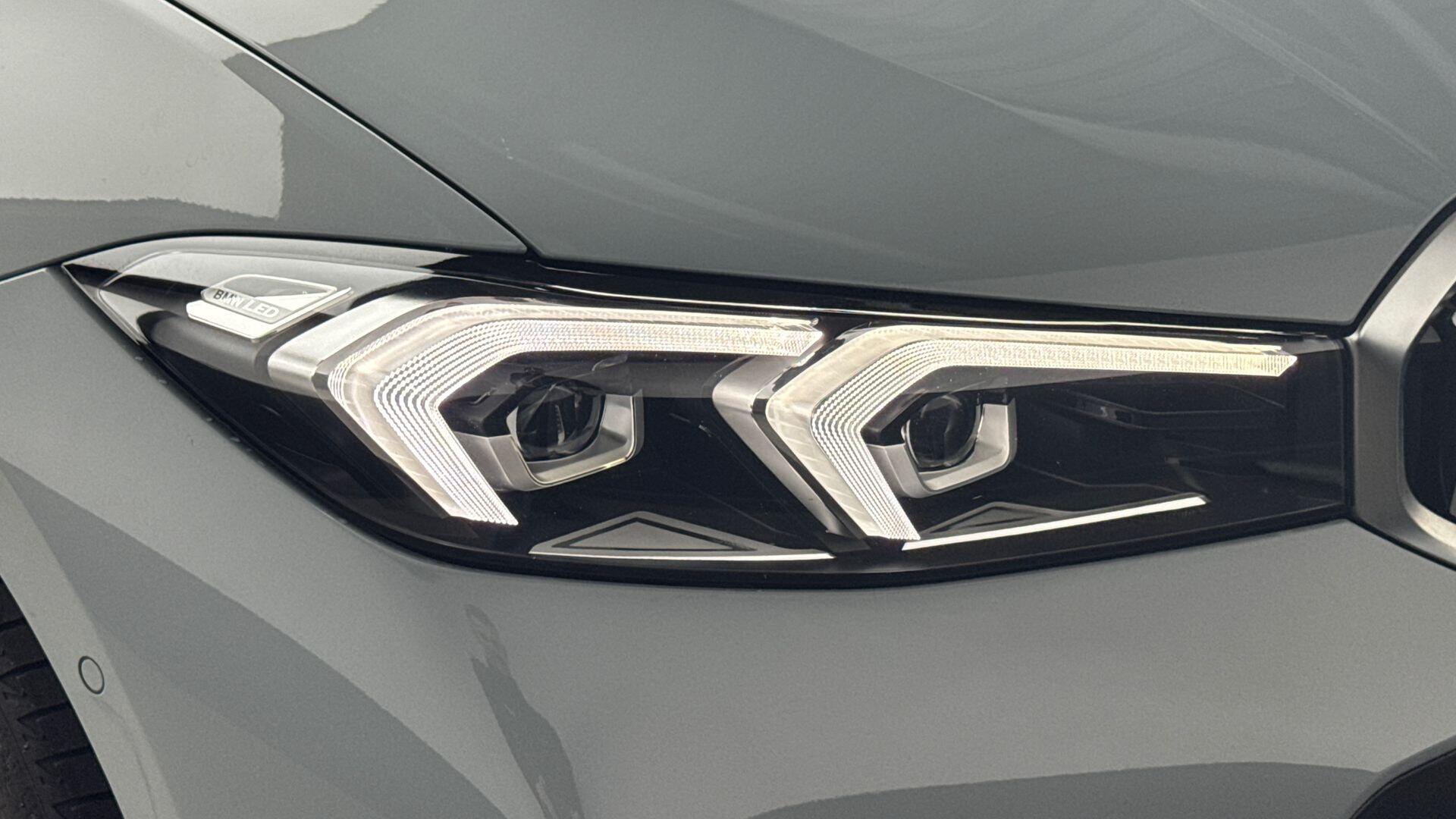 BMW 3 Series view 23