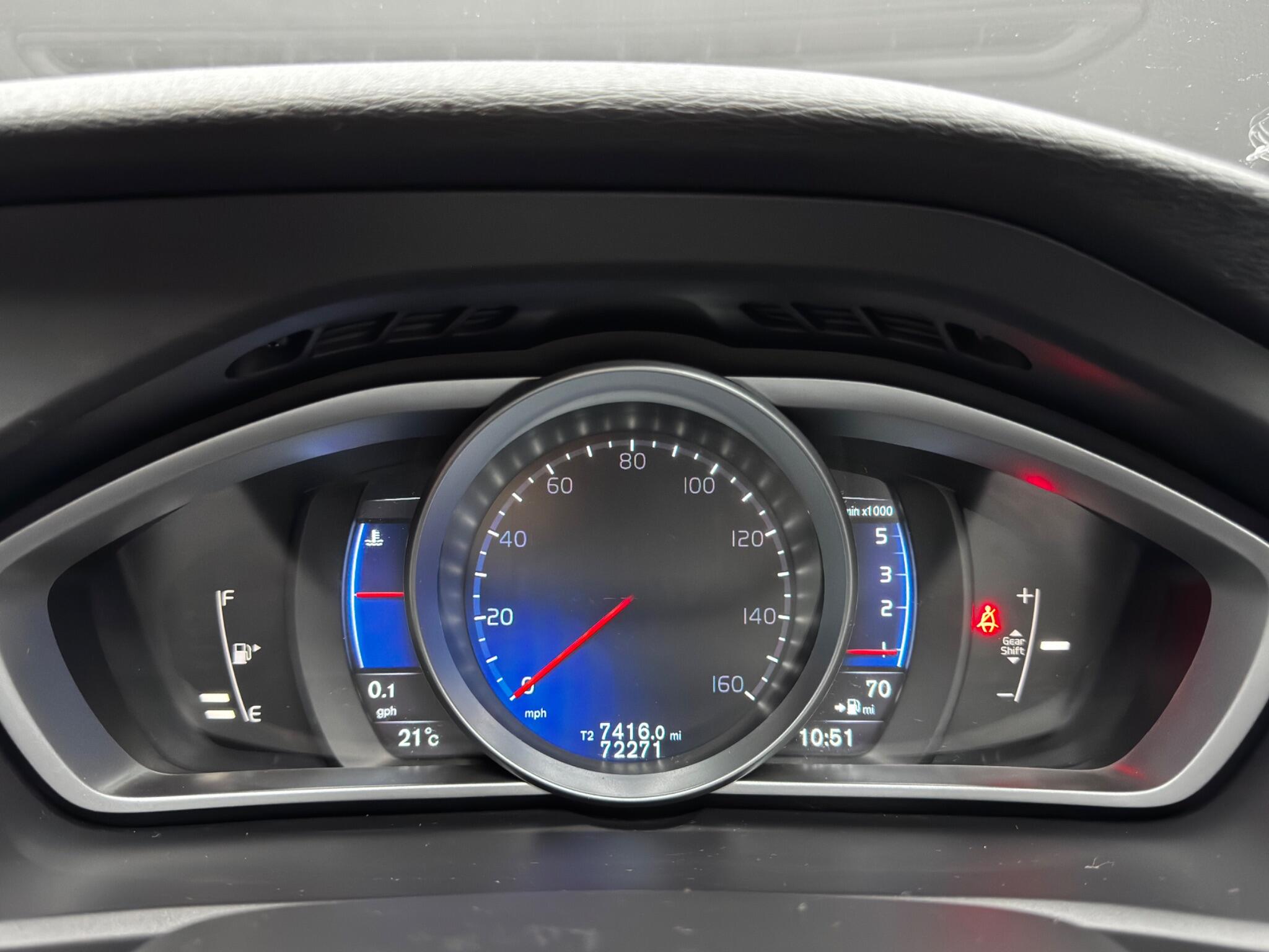 Volvo V40 view 22