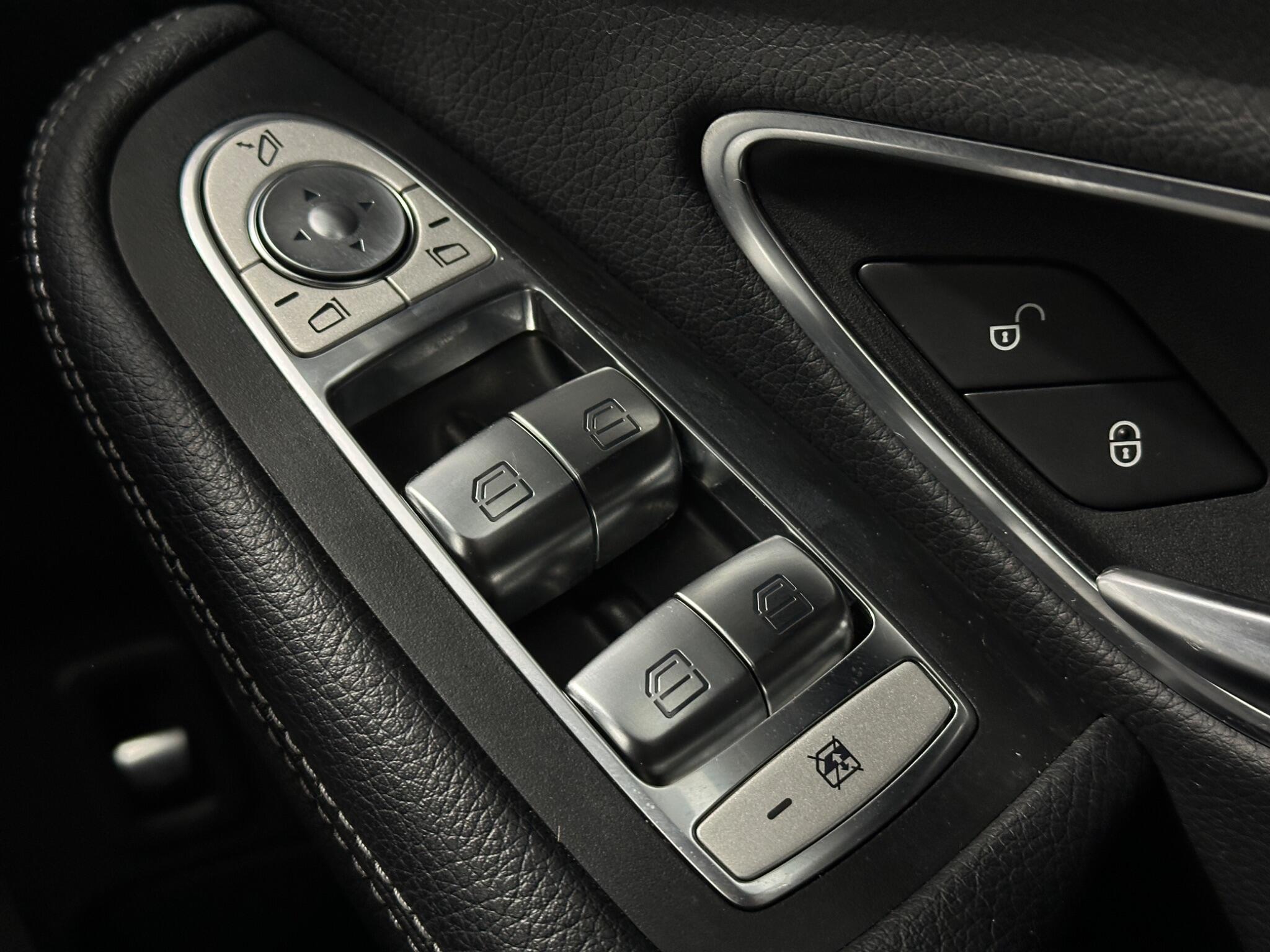 Mercedes-Benz C-Class view 19
