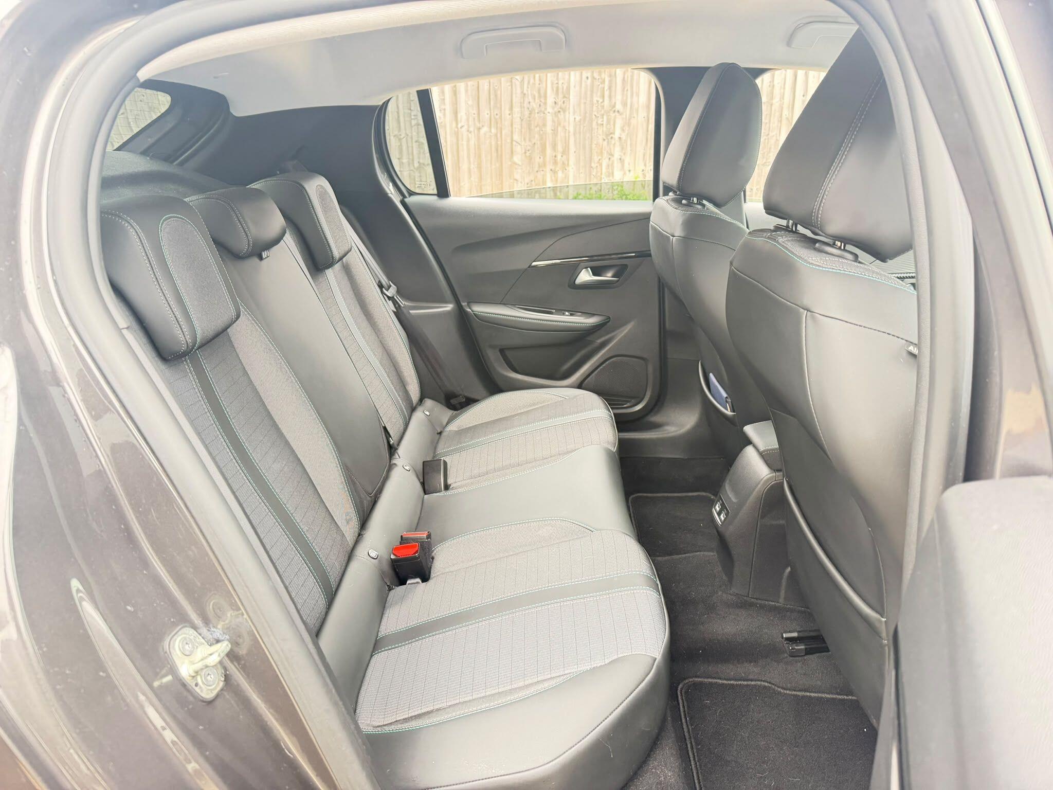 Peugeot 208 view 15