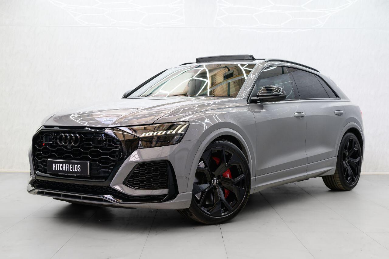 Audi RS Q8 view 5
