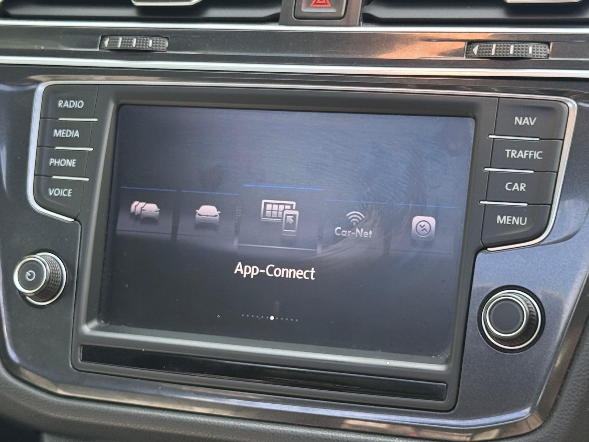 Volkswagen Tiguan view 45
