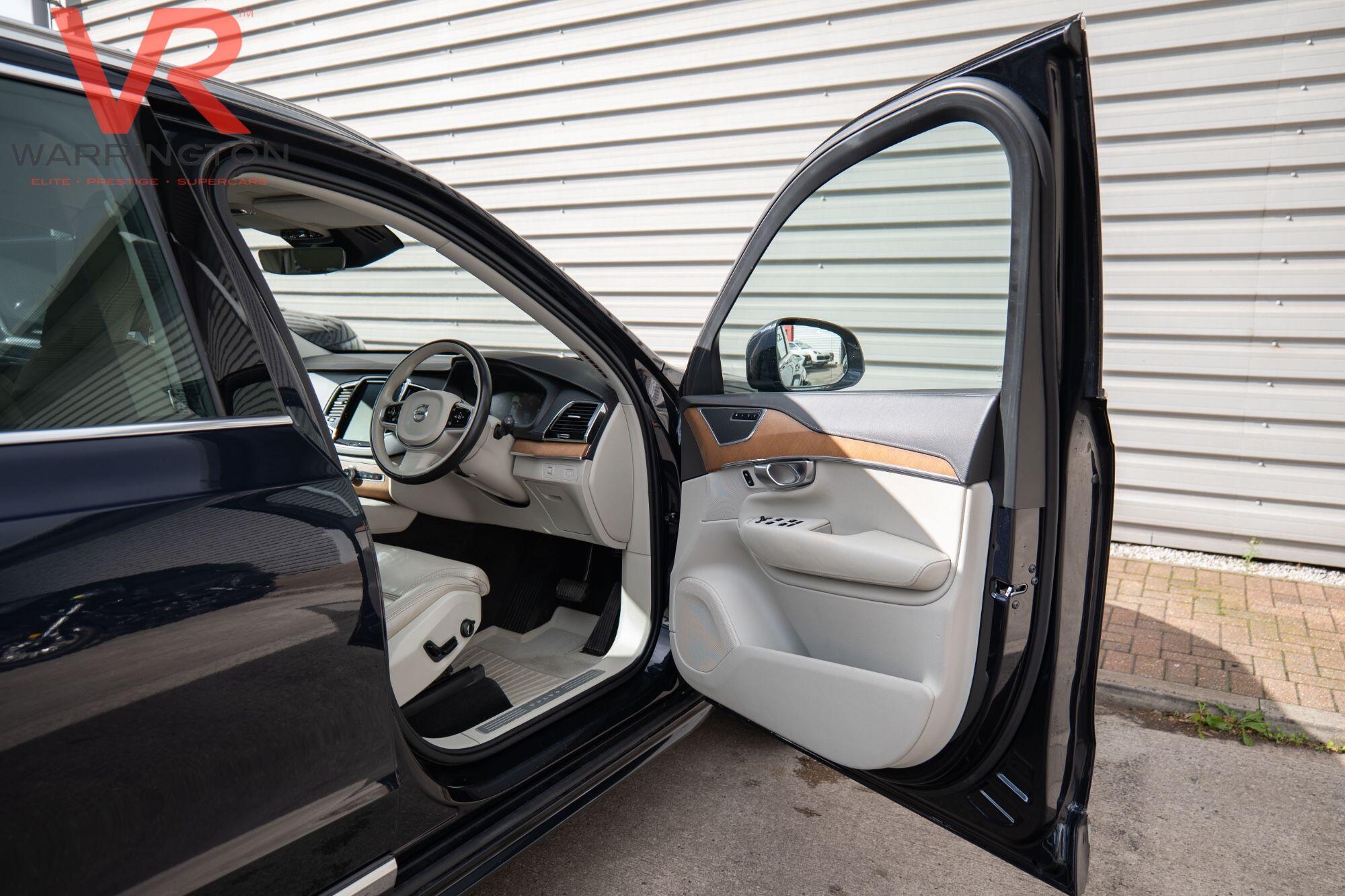 Volvo XC90 view 18