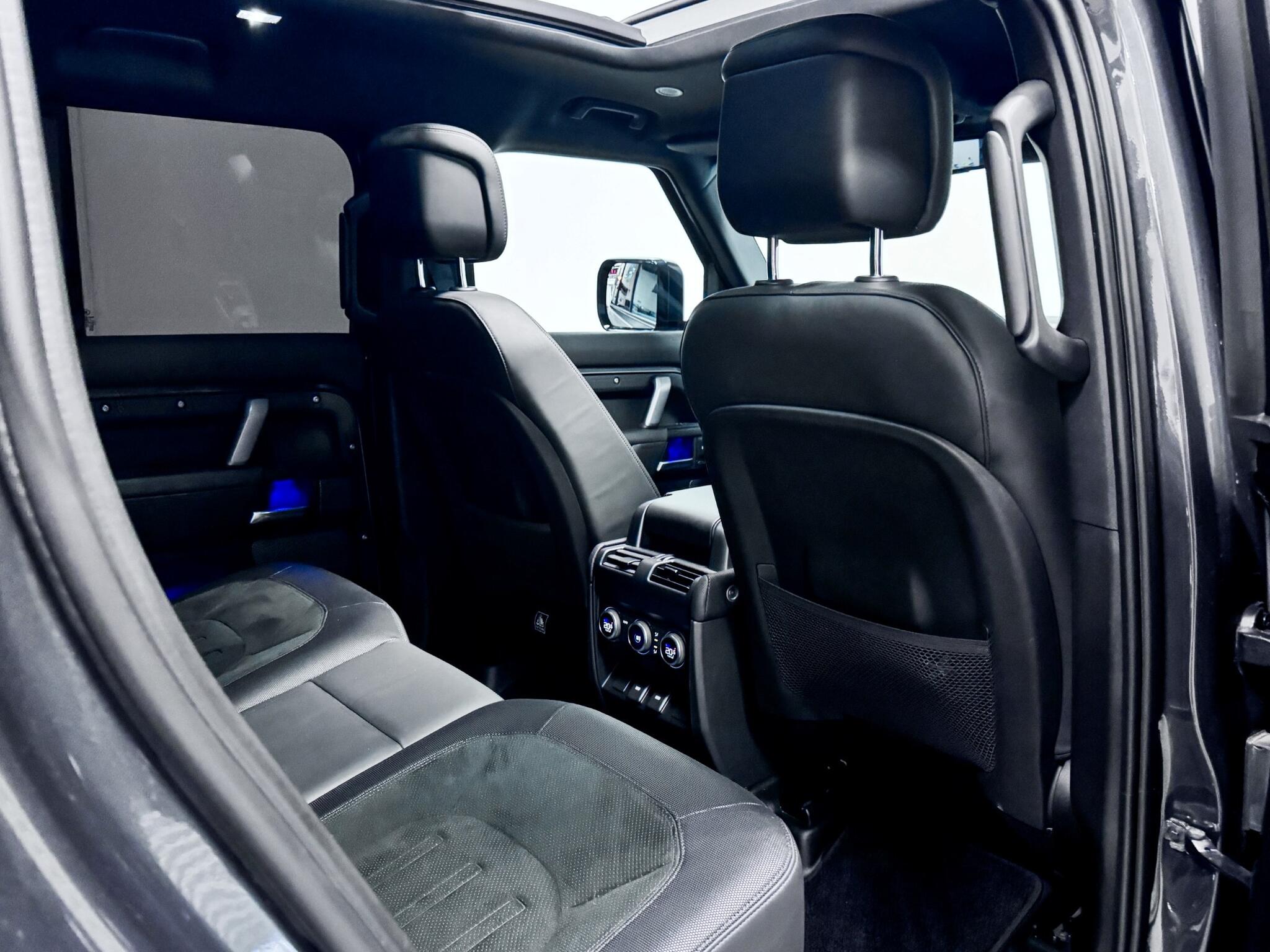 Land Rover Defender 110 view 12