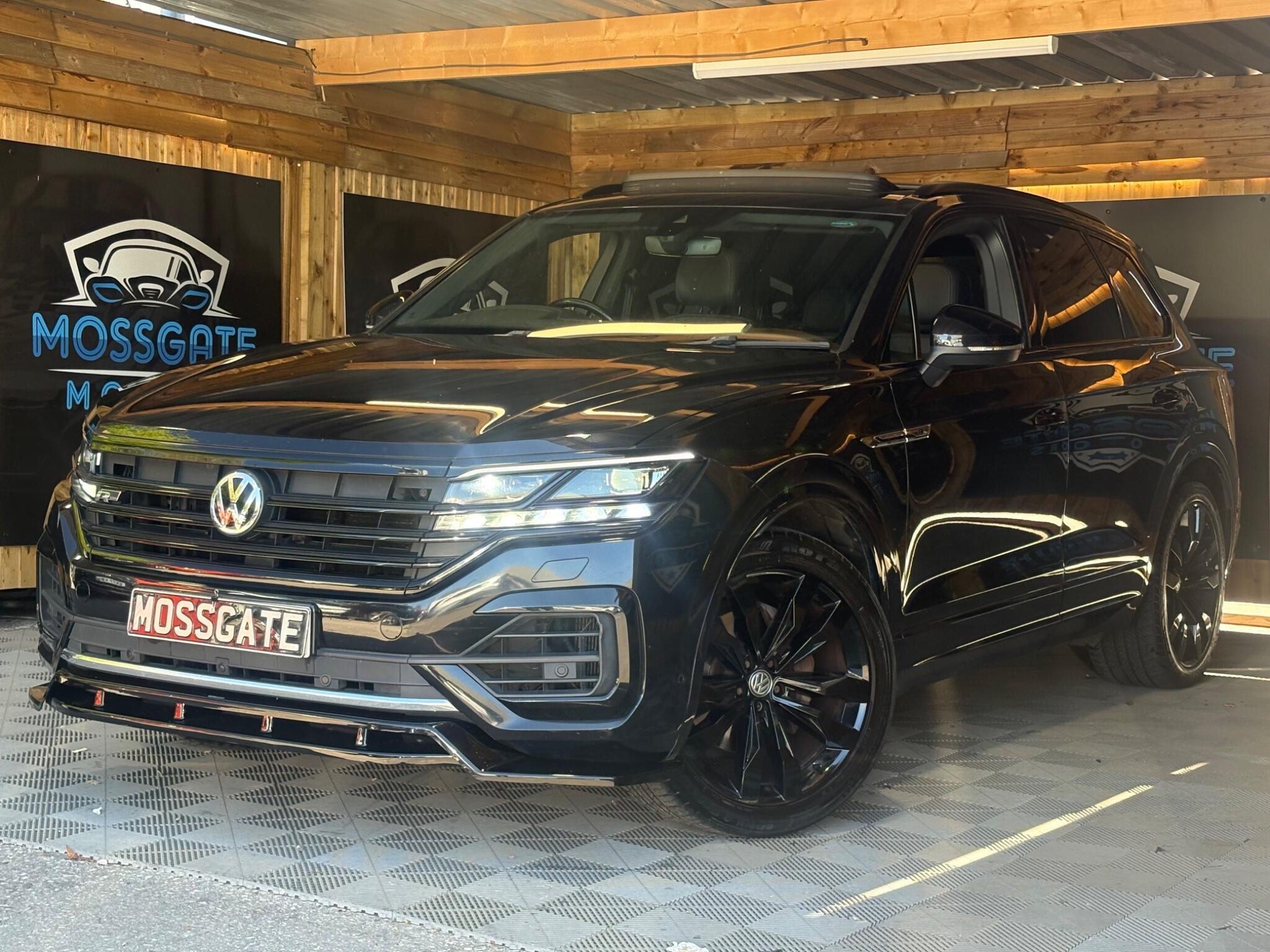 Volkswagen Touareg view 5