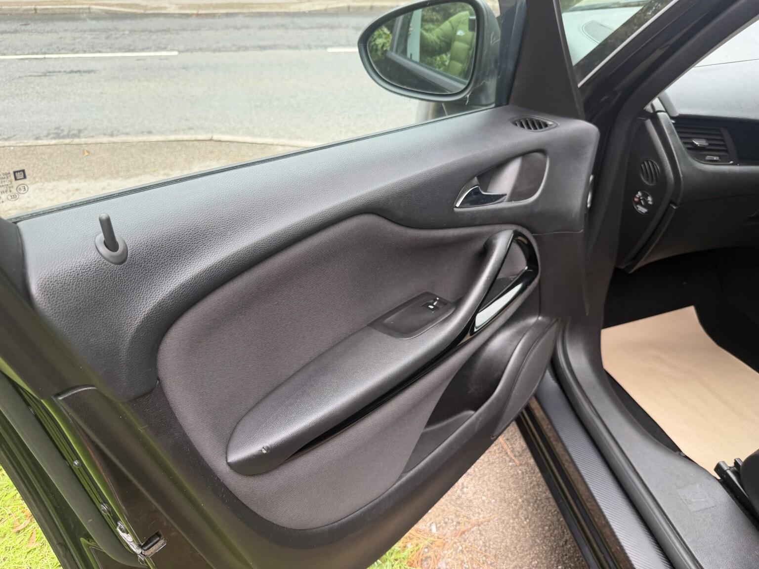 Vauxhall Zafira Tourer view 11