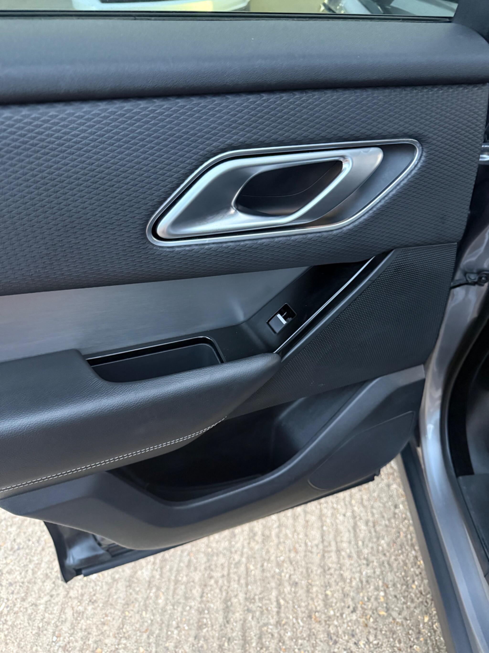 Land Rover Range Rover Velar view 27