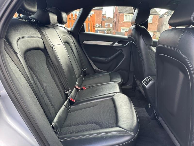 Audi Q3 view 13