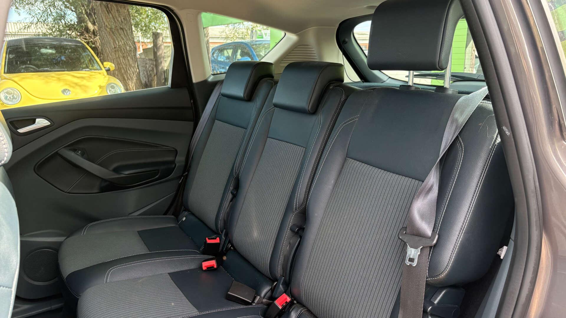 Ford C-Max view 11