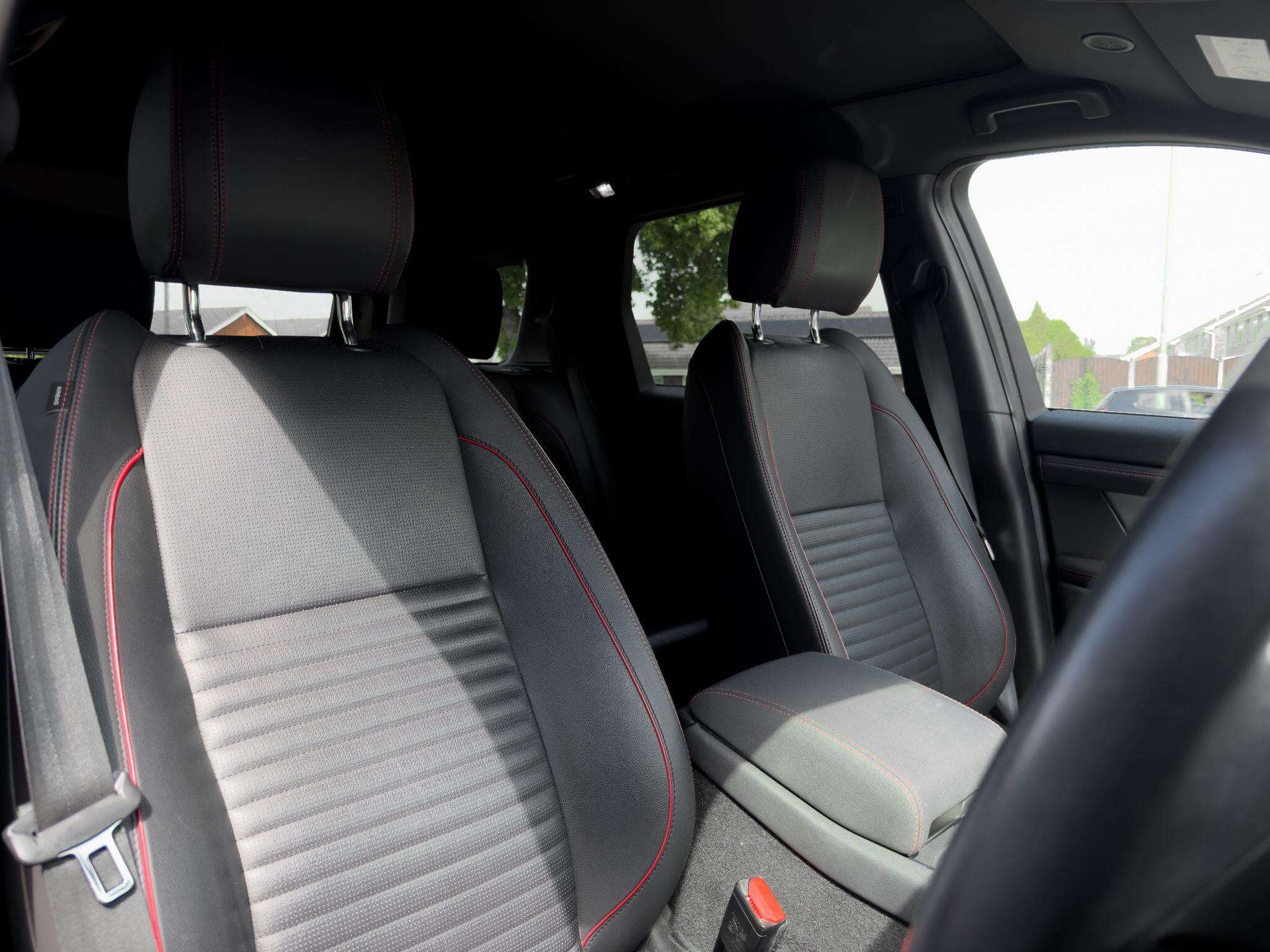 Land Rover Discovery Sport view 4