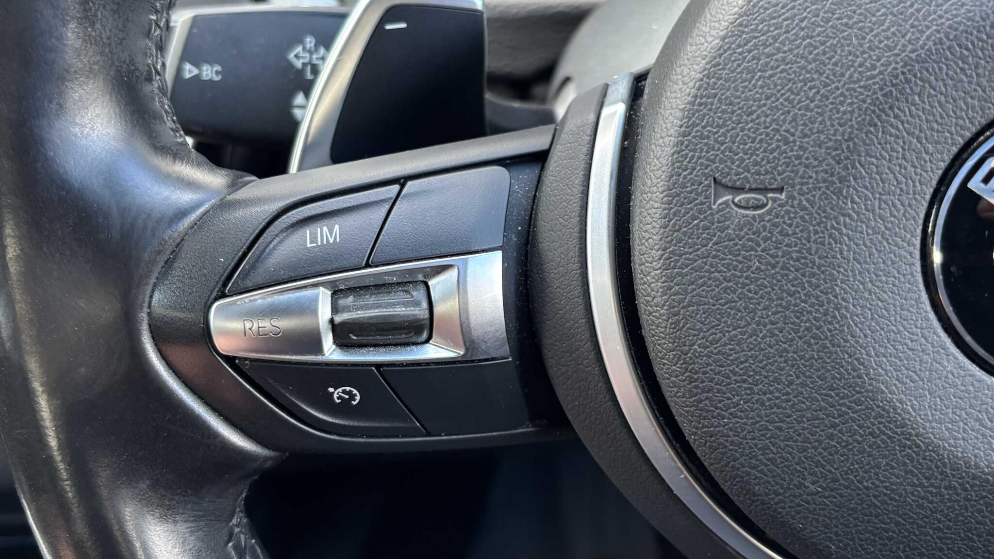 BMW 3 Series view 18