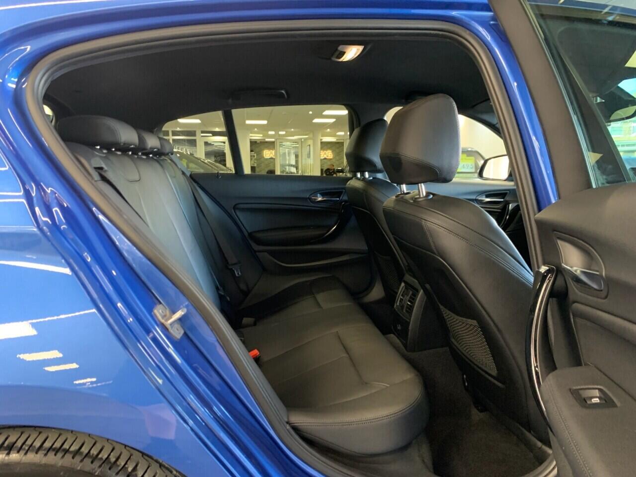 BMW 1 Series view 23
