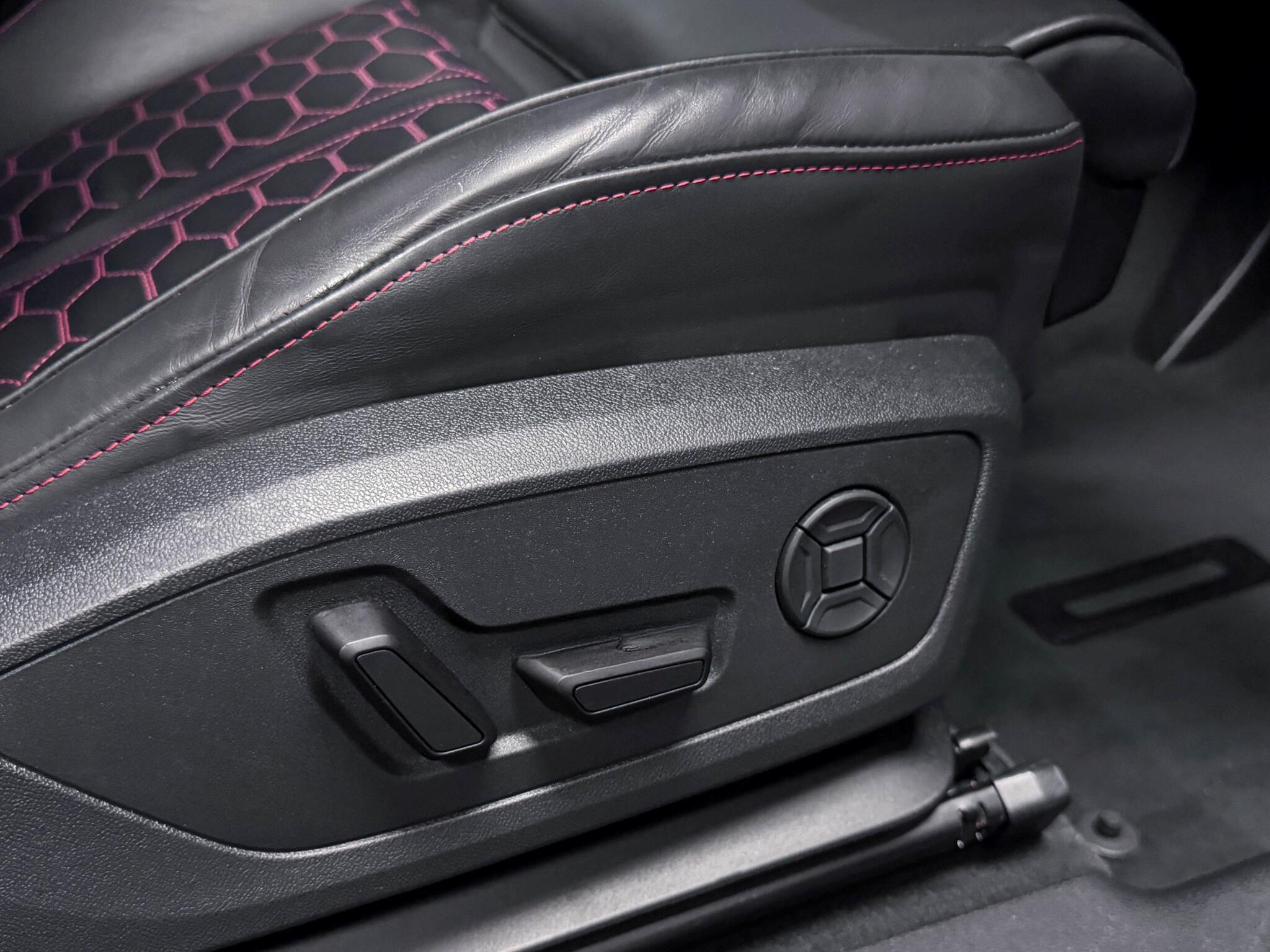 Audi RS Q3 view 28