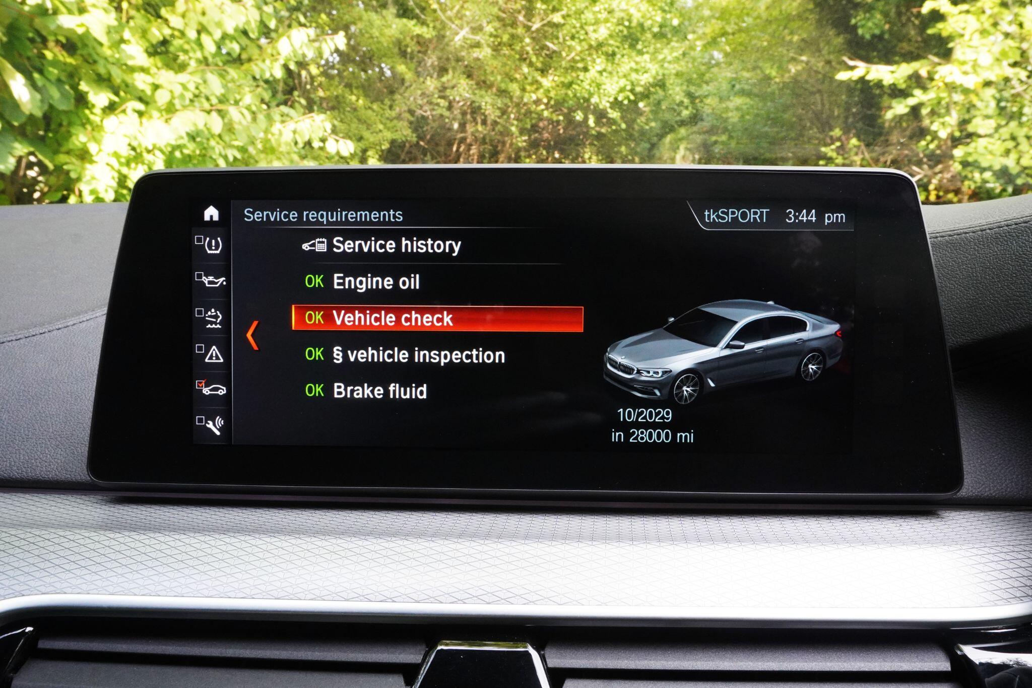 BMW 5 Series view 39