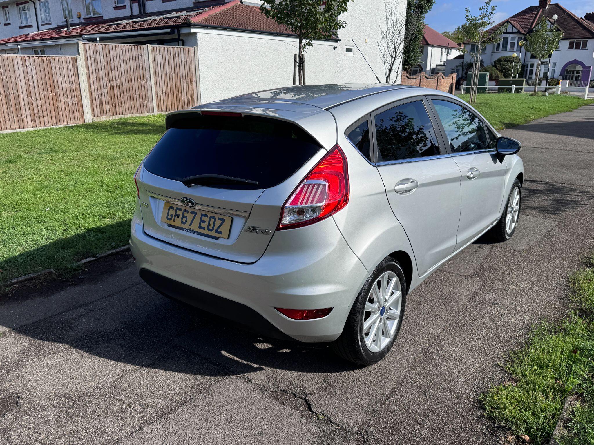 2017 Ford Fiesta image 11
