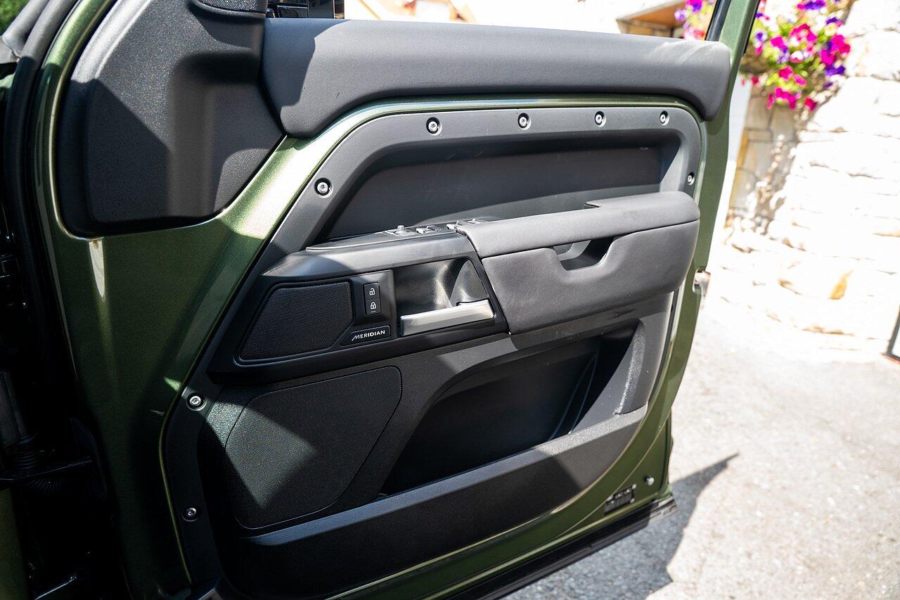 Land Rover Defender view 58