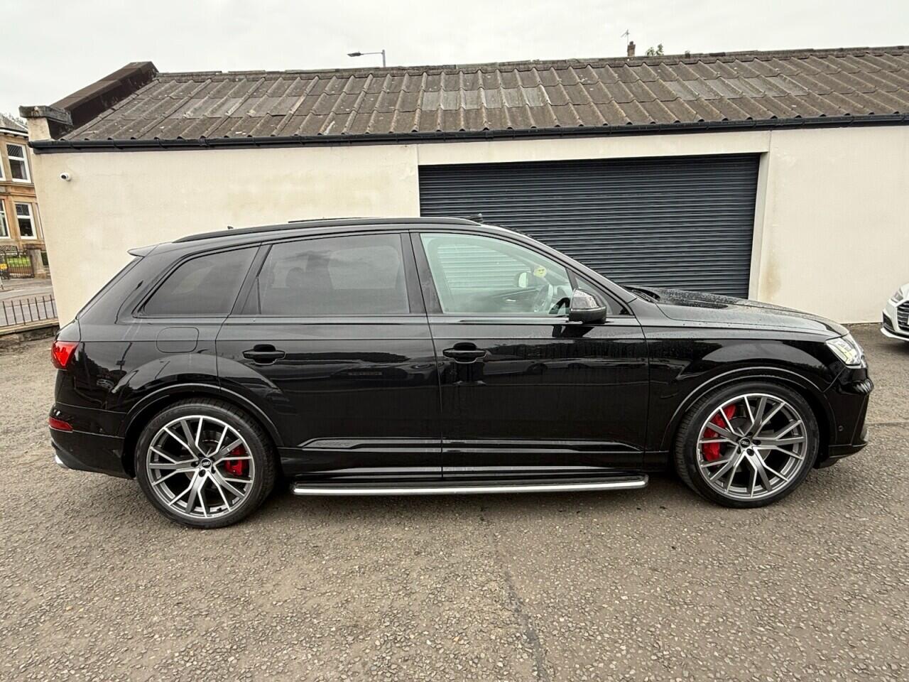 Audi SQ7 view 2