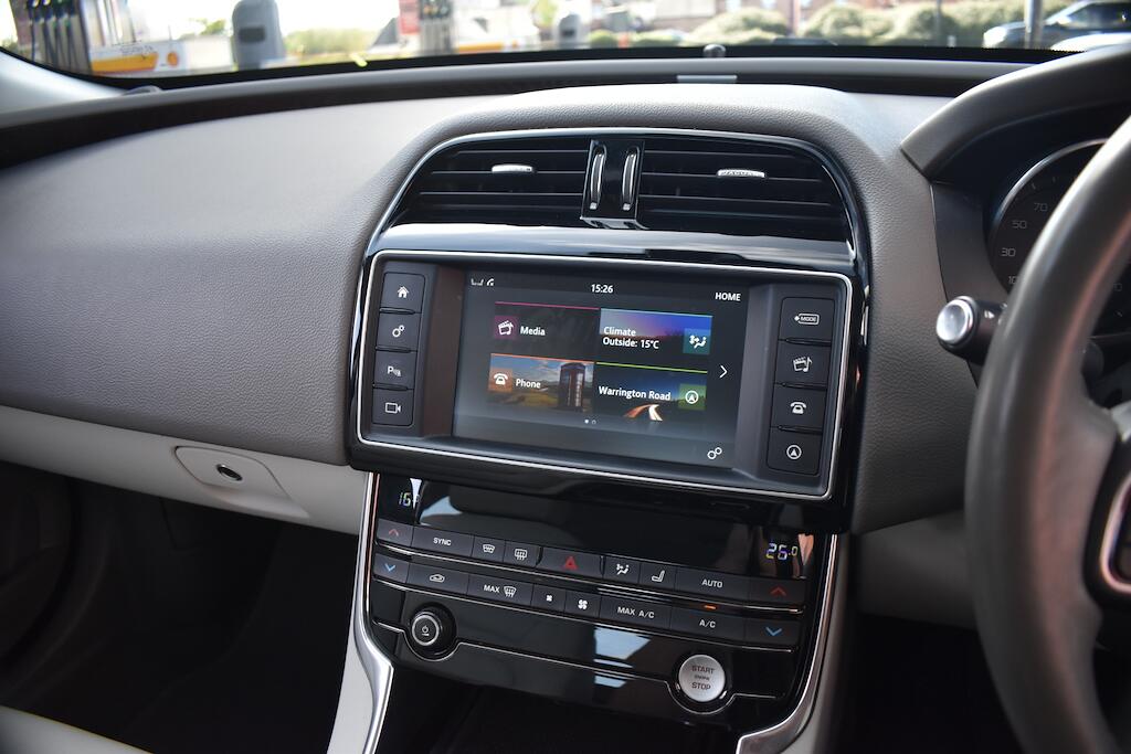 Jaguar Xe view 55
