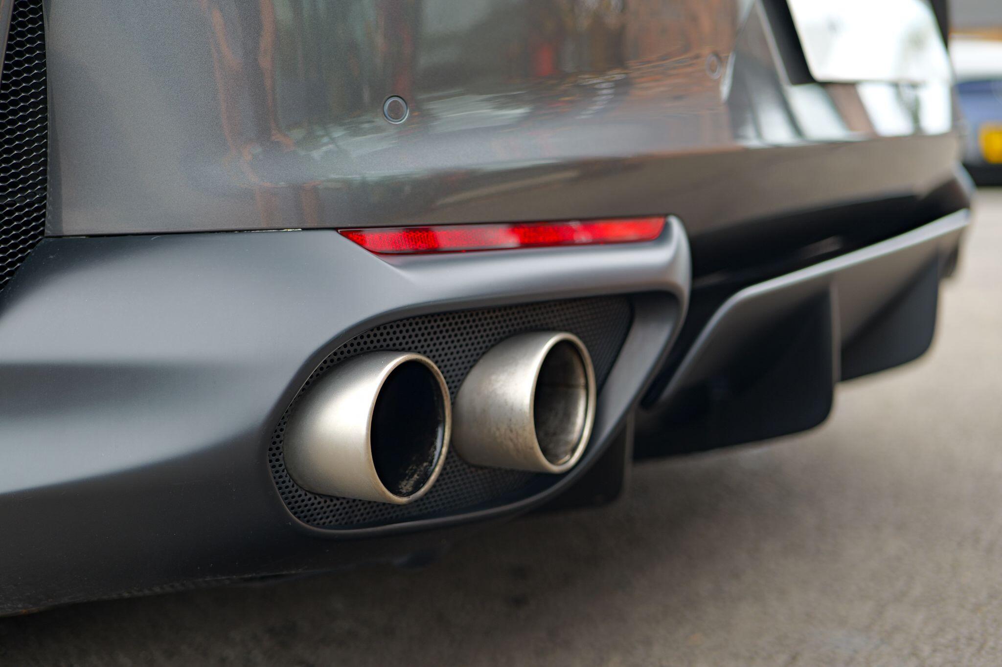 Ferrari 812 view 15